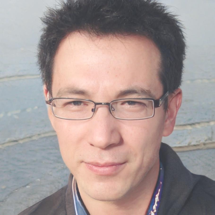 Portrait de Marc Dubois, expert en analyse financière